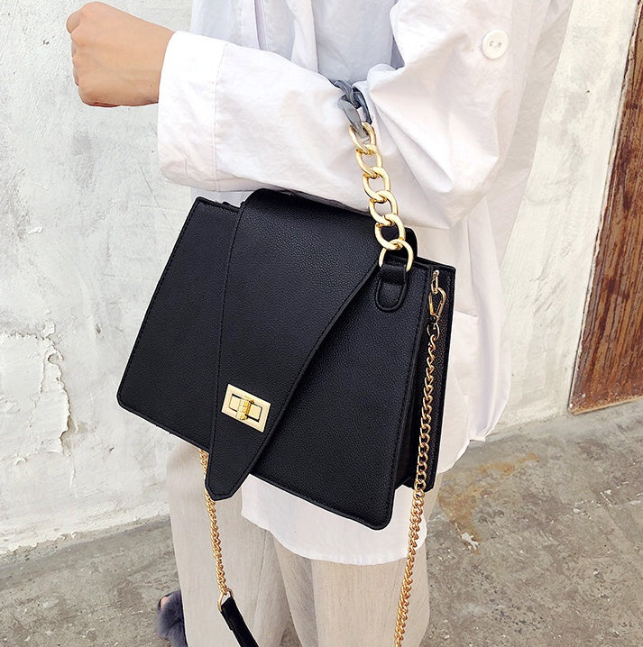 Chain shoulder bag