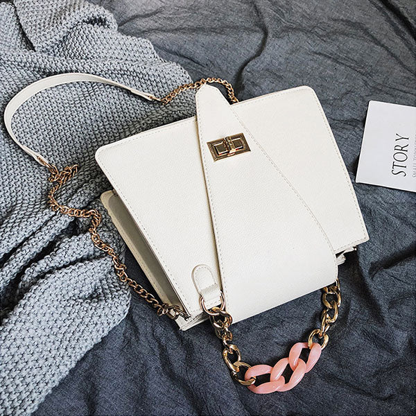 Chain shoulder bag