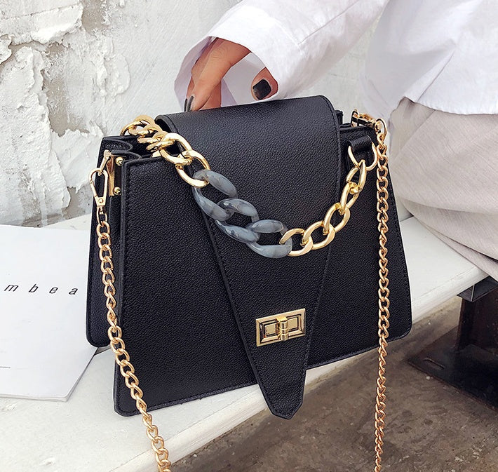 Chain shoulder bag